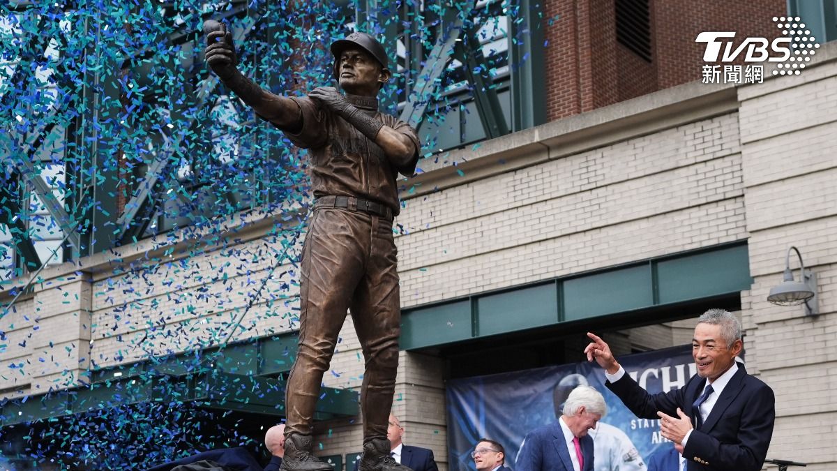 鈴木一朗銅像揭幕「斷棒」全場尷尬 他幽默回應:又被李維拉弄斷