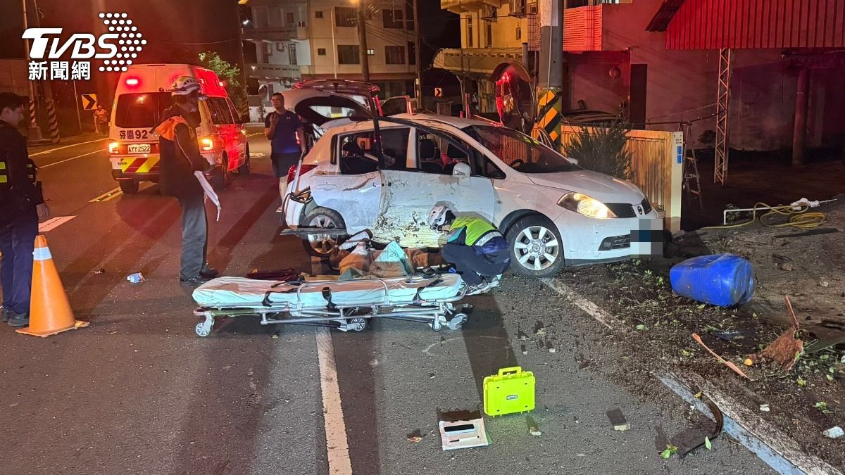 有片/彰化6高中猴無照駕駛疑「尬車」猛撞電桿 4人掛彩慘了
