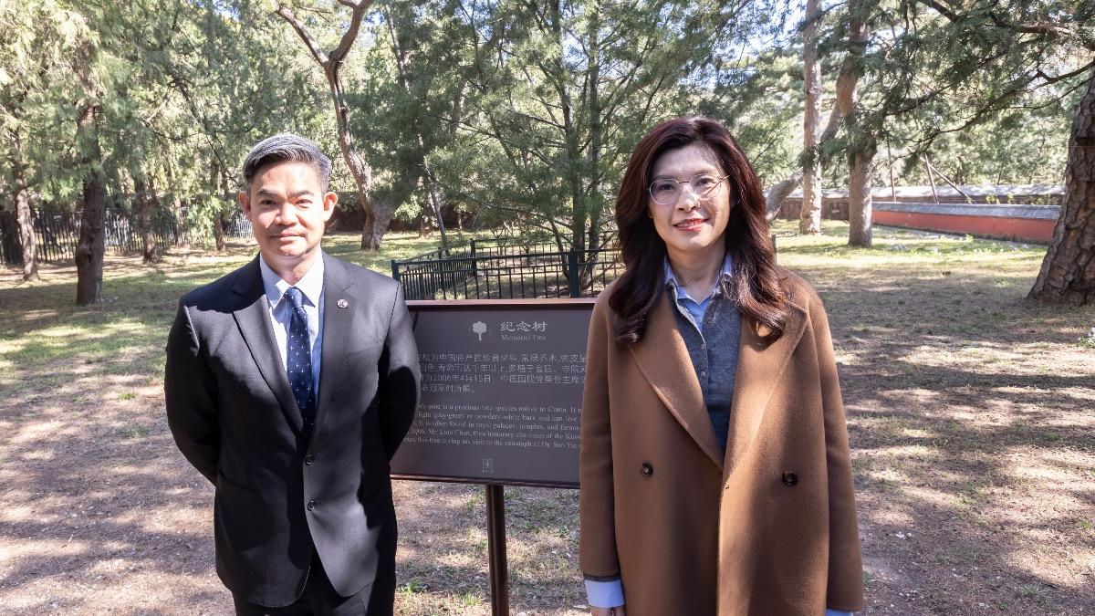 訪孫中山衣冠塚!連戰曾在這種樹 連勝武笑:當年不敢請假來