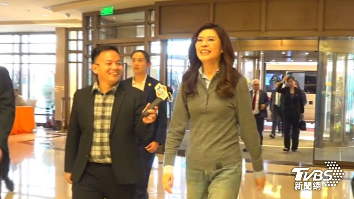 影音/搭中巴遭綠營酸被穿小鞋! 鄭麗文笑回「看錯重點」 藍委轟沒常識