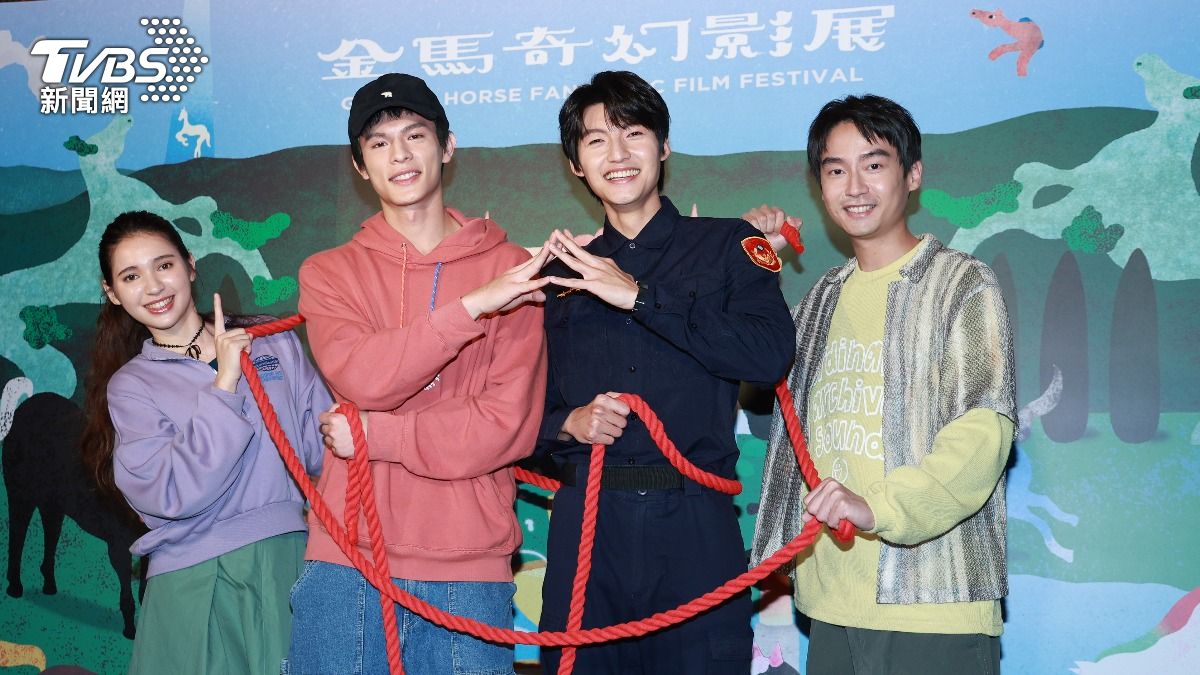 邱以太BL戲《整個世界》大秀腹肌 林葉亭台下低調盯場「媽媽在家看習慣了」