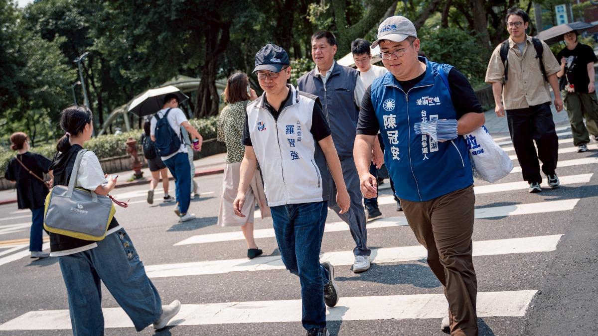 國民黨台北市南港內湖市議員參選人陳冠安邀請羅智強一起完成走遍港湖最後一哩路。(圖/陳冠安提供)