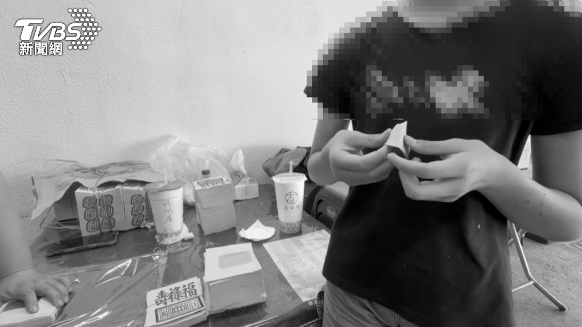 漁民父遭撞慘死!12歲女靈前「淚折紙蓮花」:做錯事不要逃