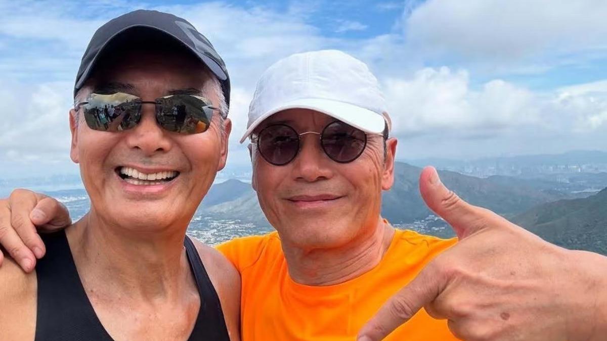 周潤發、苗僑偉香港被粉絲巧遇!排隊買「80元小吃」超親民