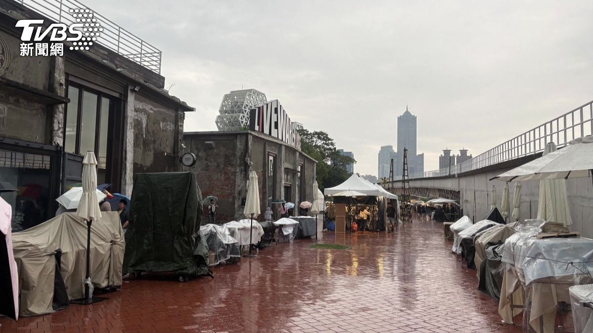 獨/大雨天硬辦活動卻沒架設備?駁二市集攤商怒控「地雷主辦」