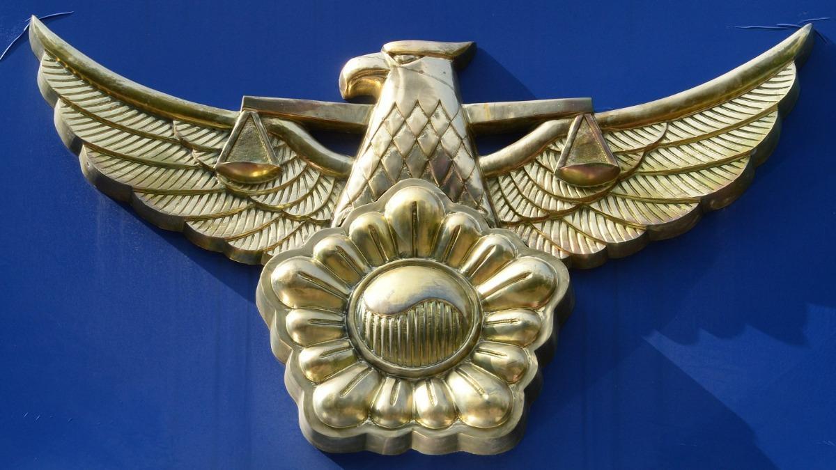 南韓高中生闖校長室「拿武器」刺傷老師!30多歲男師緊急送醫