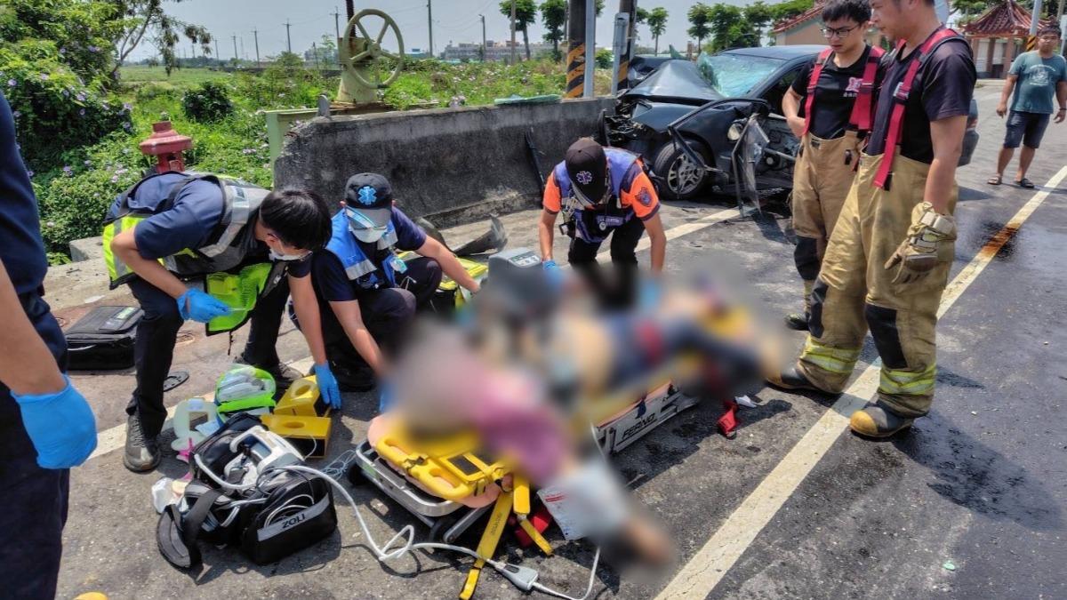 快訊/台19線猛烈對撞 2車「撞碎一地」駕駛、騎士雙亡