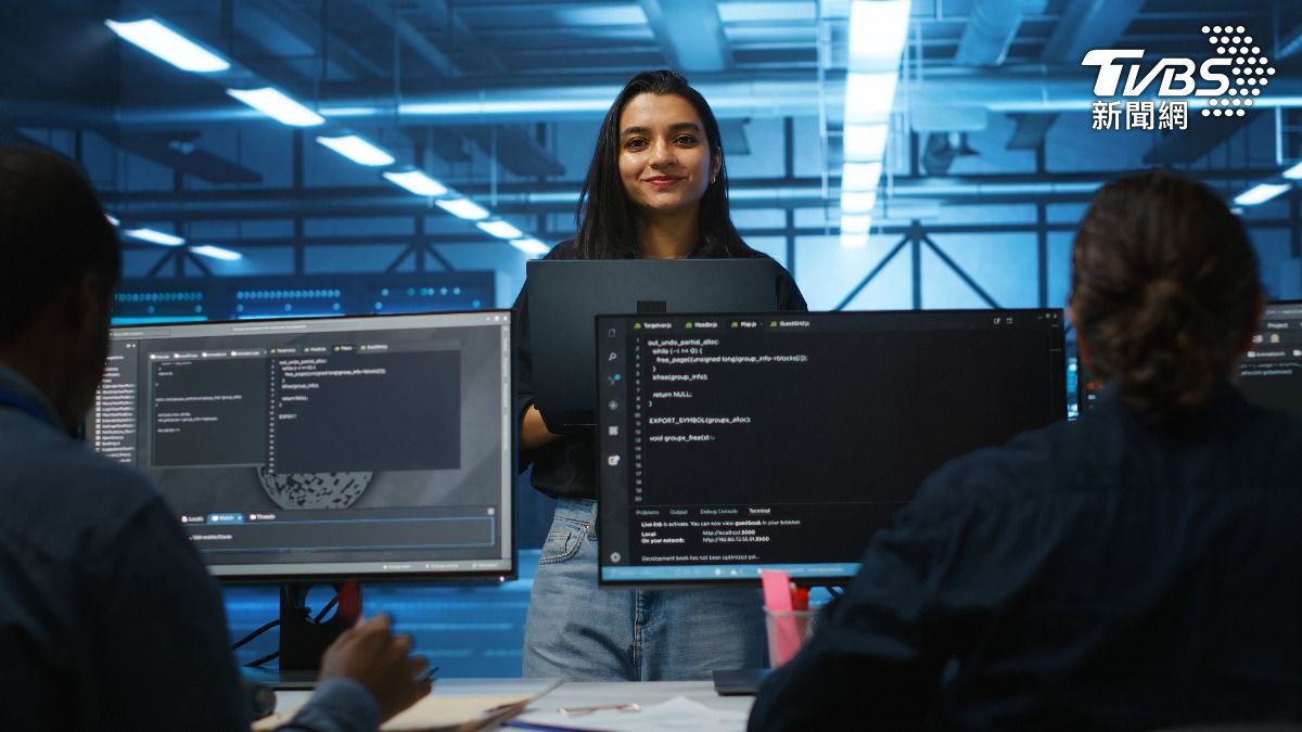 Over 18,000 sign petition against Indian labor imports