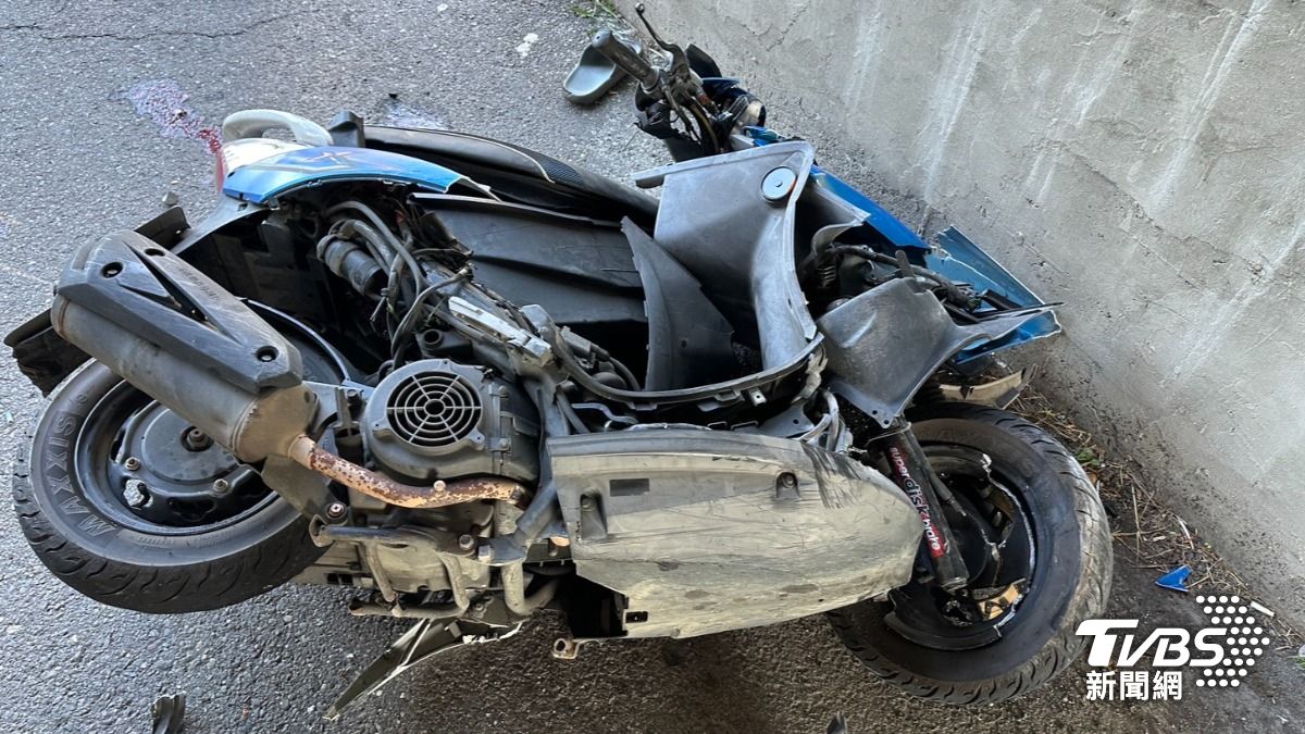 快訊/高雄機車自撞涵洞水泥牆 騎士「大字型」倒血泊亡