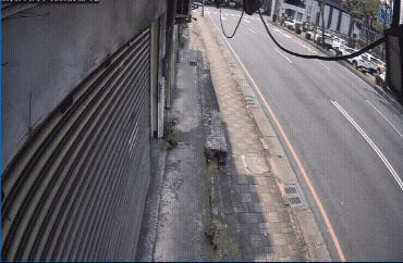 圖/監視器拍下柏油路爆炸瞬間。(TVBS 提供)