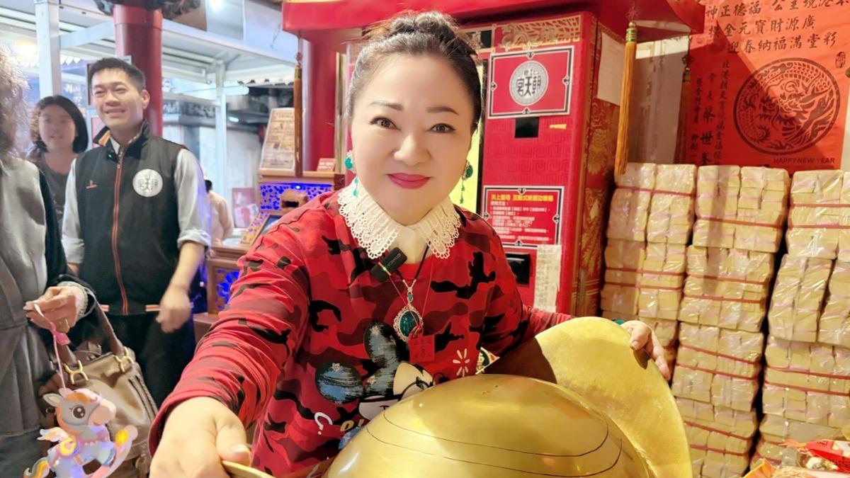 白冰冰參拜白沙屯媽祖「驚見神蹟」!拍新戲竟沒平台播 求神秒接合作