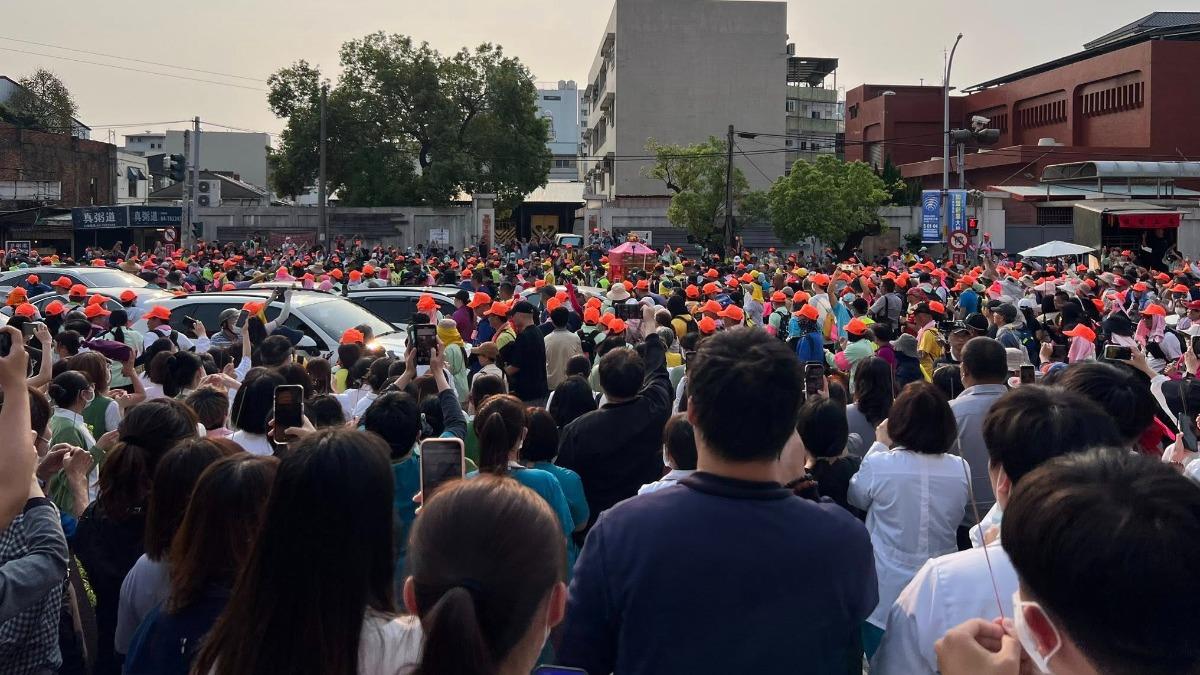 白沙屯媽祖進香「香燈腳4大亂象」挨轟!網籲素質要顧:又不是蝗蟲
