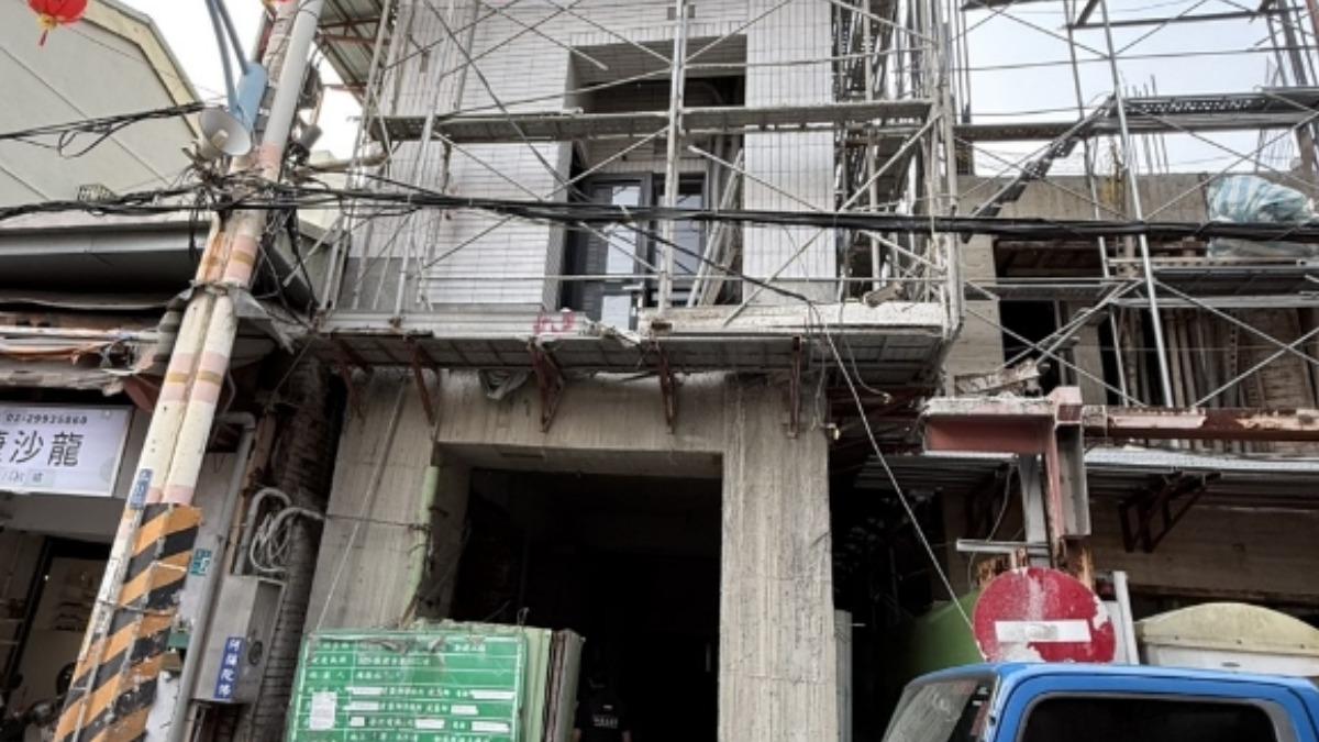 快訊/遭電梯配重片砸中!新莊工人「頭部濺血」意識不清搶救中