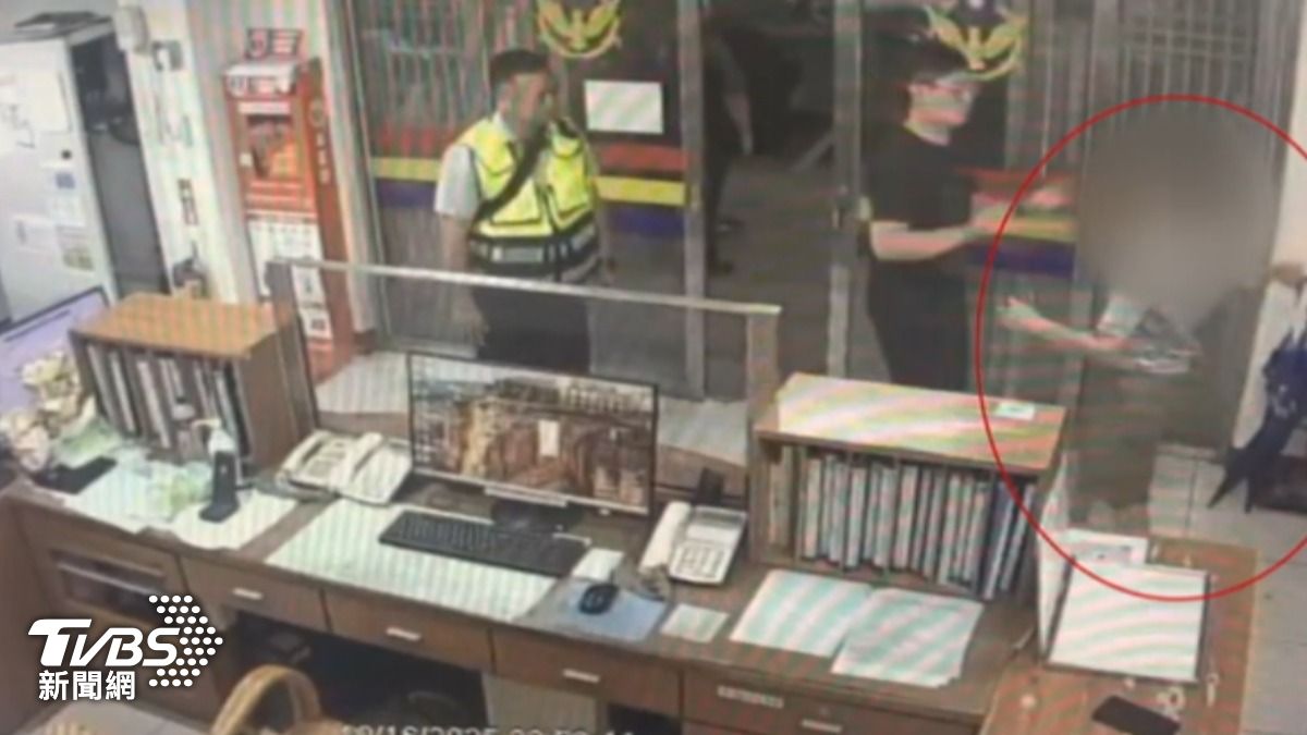 酒醉男派出所內「揮拳攻擊所長」 監視器全錄下判刑2個月