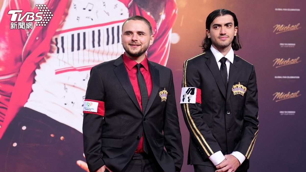 麥可傑克森兒子現身柏林首映!普林斯復刻經典紅襯衫回憶父親 妹妹珍娜缺席原因曝光