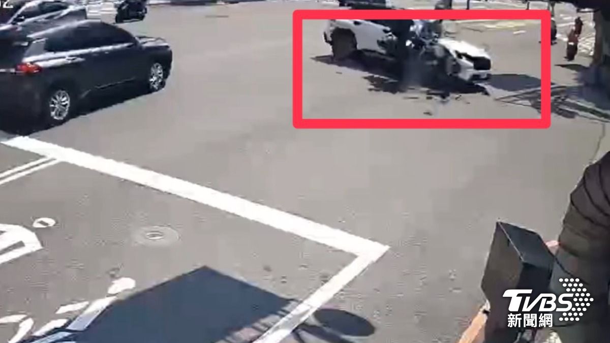 成大生路口猛撞重摔「機車碎解體」魂斷 父母心碎認屍