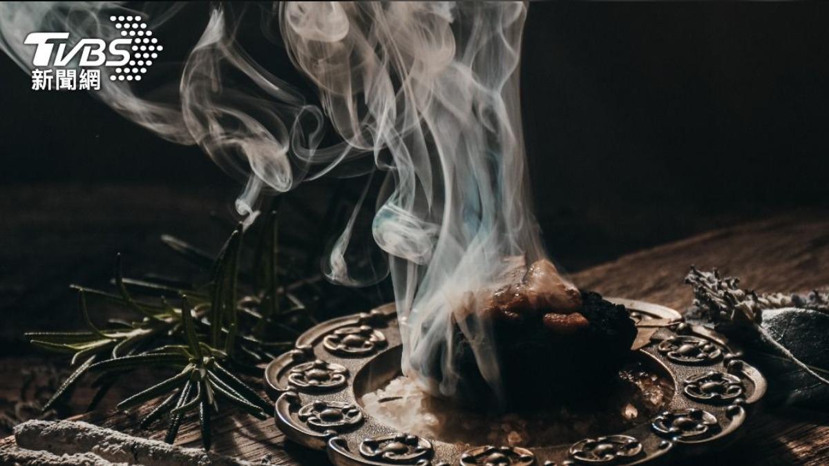 假的!女子花176萬「下蠱」求愛 遭「老師」已讀不回崩潰