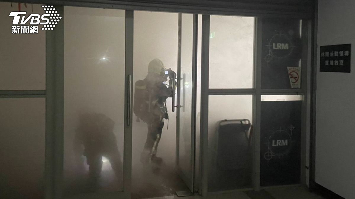 大葉大學火警!游泳池狂竄煙 「整棟淨空」45學生急撤離