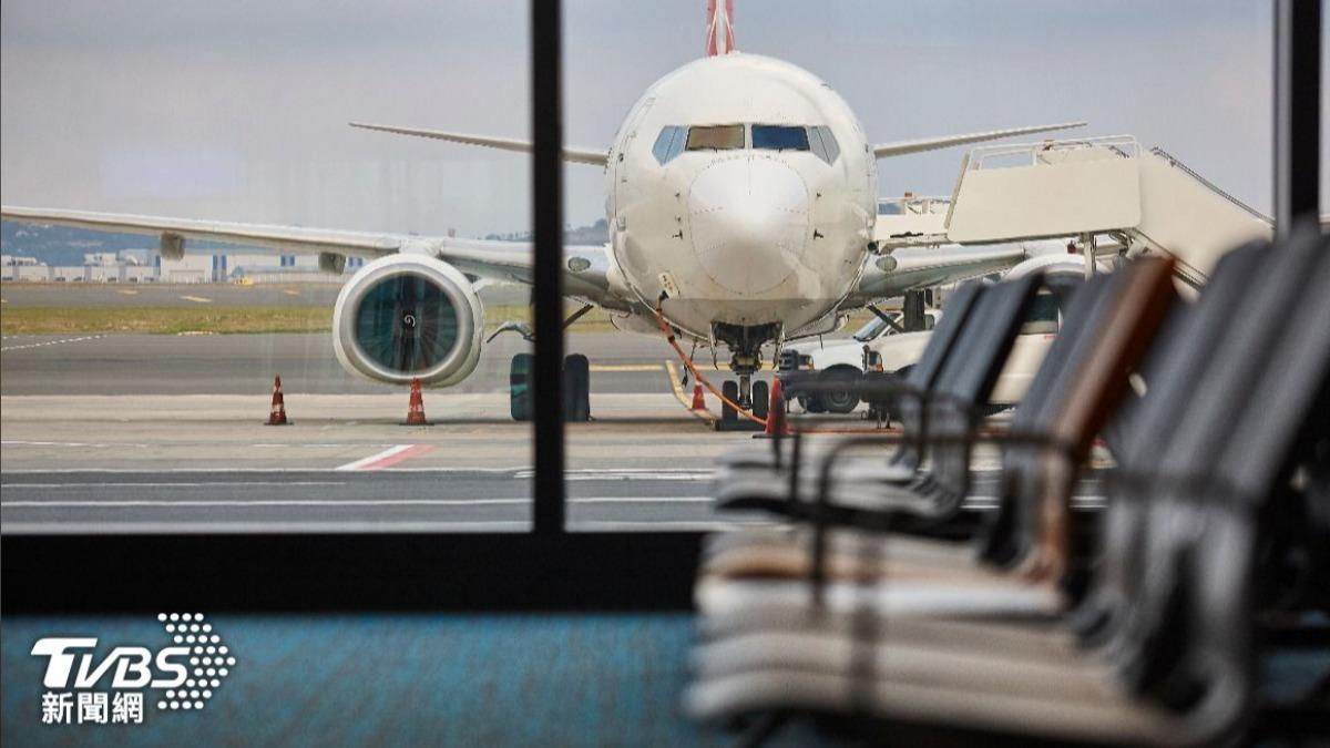 Taiwan airlines freeze fuel surcharges despite oil surge