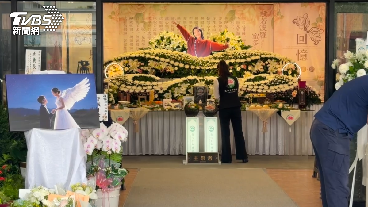 女警告別式「天使婚紗照」惹鼻酸 派出所同仁全淚崩:永遠想念你