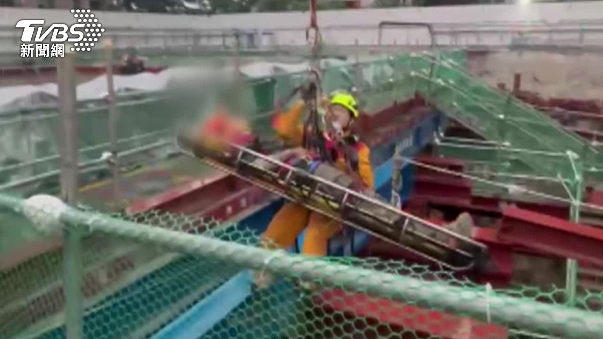 台中工安意外!工人失足墜地下4樓 骨盆疑骨裂急救治