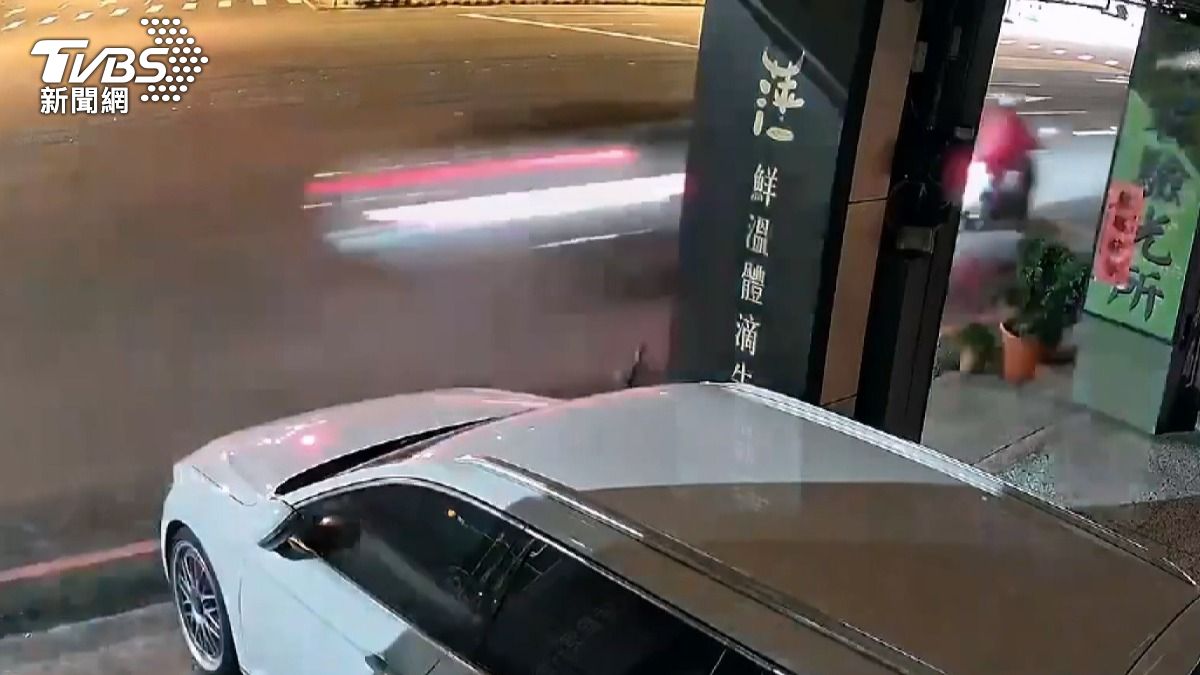 毒蟲飆車連撞釀2死!賣菜伯、新婚妻枉死 鄰居怒:欠債還開名車