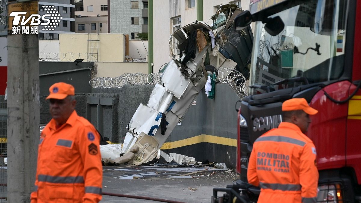 巴西小飛機「失控直墜」撞進公寓!3死2傷 殘骸散落停車場