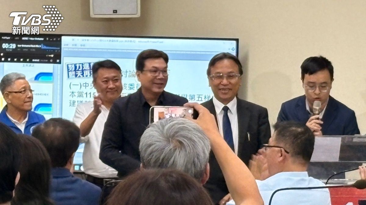 鄭麗文宣布了!徵召魏平政參選彰化縣長 劉和然現身常會力挺