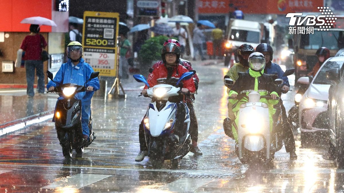天氣/暴雨轟炸!第3波梅雨鋒面發威 今晚到明天全台灌雨