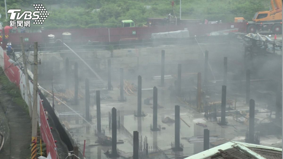 北屯社宅工地悶燒「飄惡臭」空污將罰 盧秀燕喊話中央