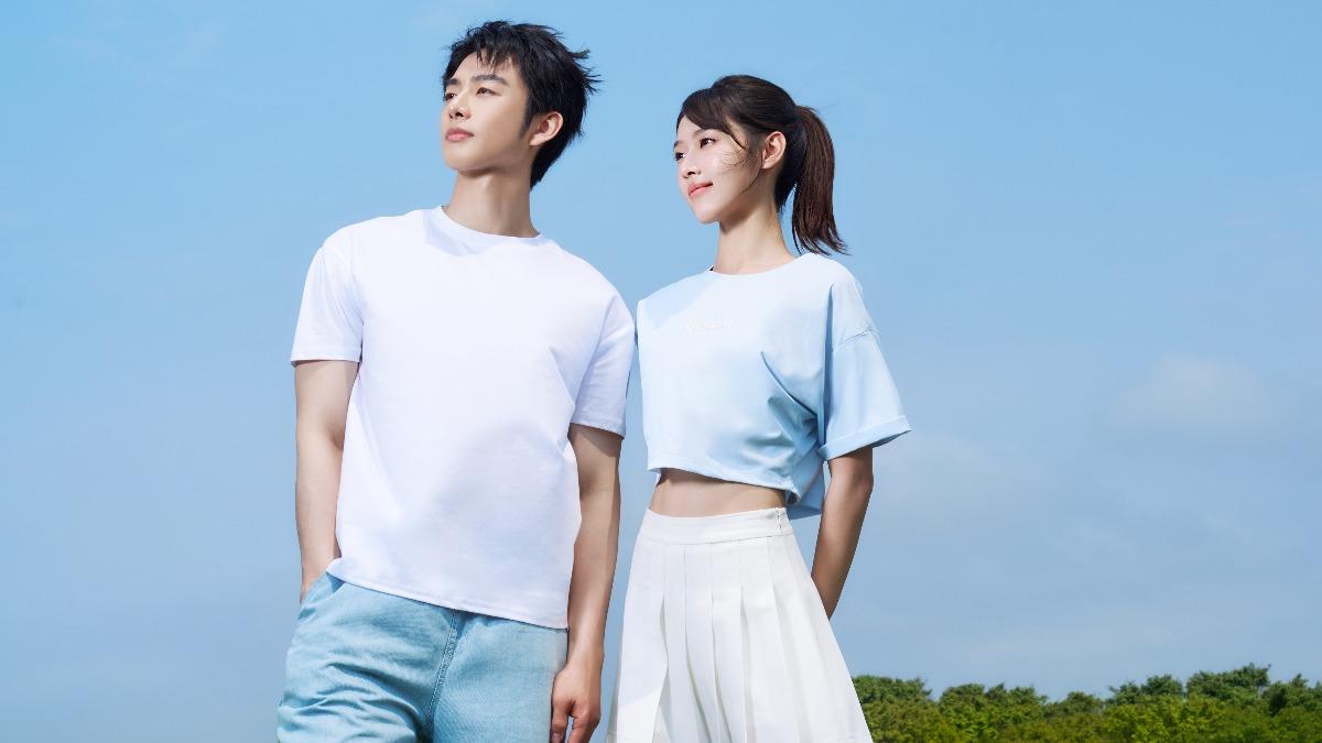 「陽光CP」何曼希、蕭子墨首合體代言!連拍24小時哀嚎:比三鐵還硬