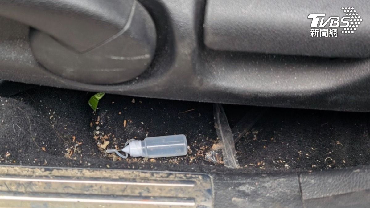 影音/追撞後狂踩油門不停!警搜駕駛座下方 驚見依託咪酯煙油