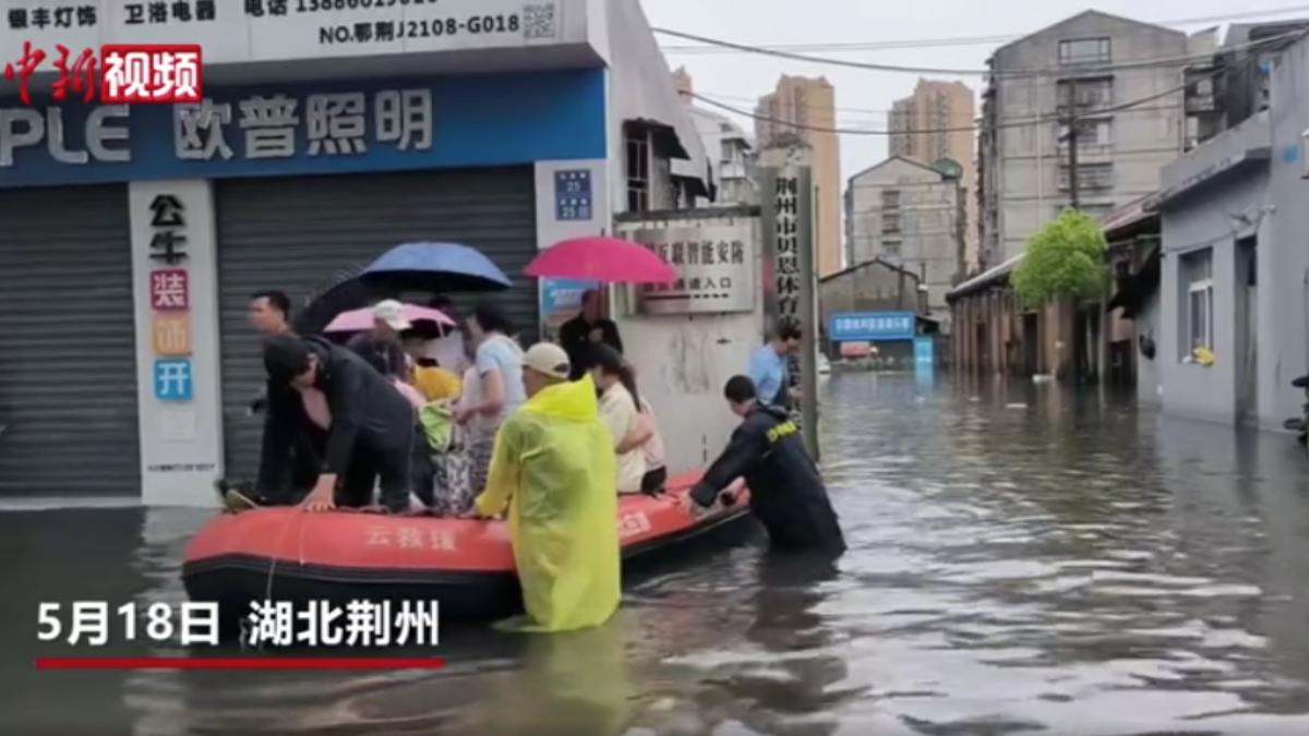 湖北暴雨破紀錄「淹到一層樓高」!荊州全面停班停課停業