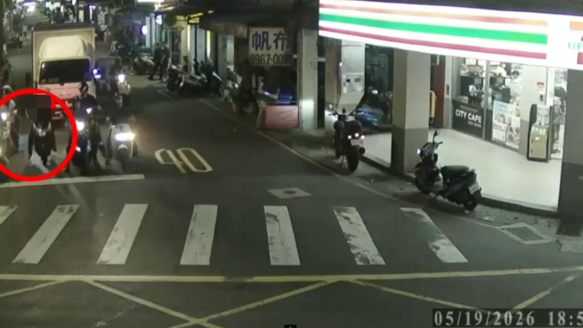 又是毒駕!板橋男拒檢撞警車逃2公里 慘吞「11張罰單18萬元」
