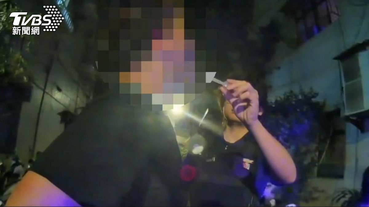 有片/恐怖!中和男毒駕撞牆還猛催油門…倒地狂吼嚇壞住戶