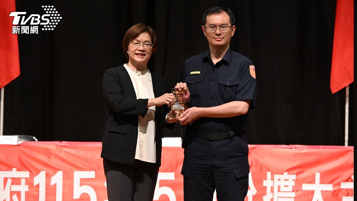 科長研發「警政日誌稽核AI分析系統」防弊 彰警獲頒廉潔楷模