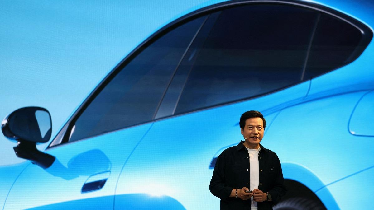 塞爾維亞總統體驗小米汽車喊「買不起」 小米財報淨利跌43.1%