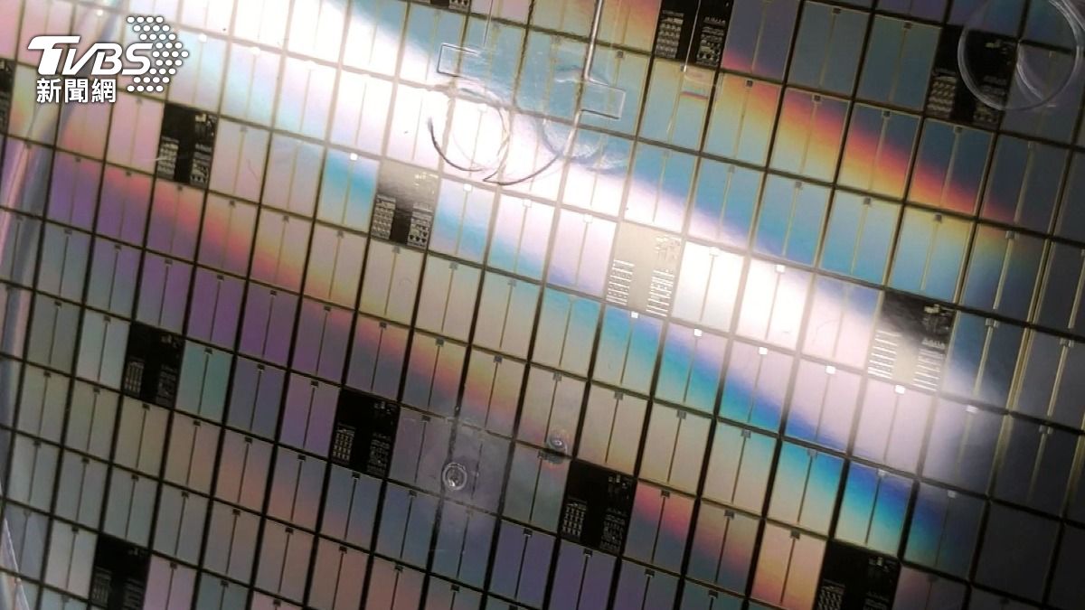 AI晶片荒2.0來襲!CoWoS產能被搶爆 黃仁勳喊「算力即營收」
