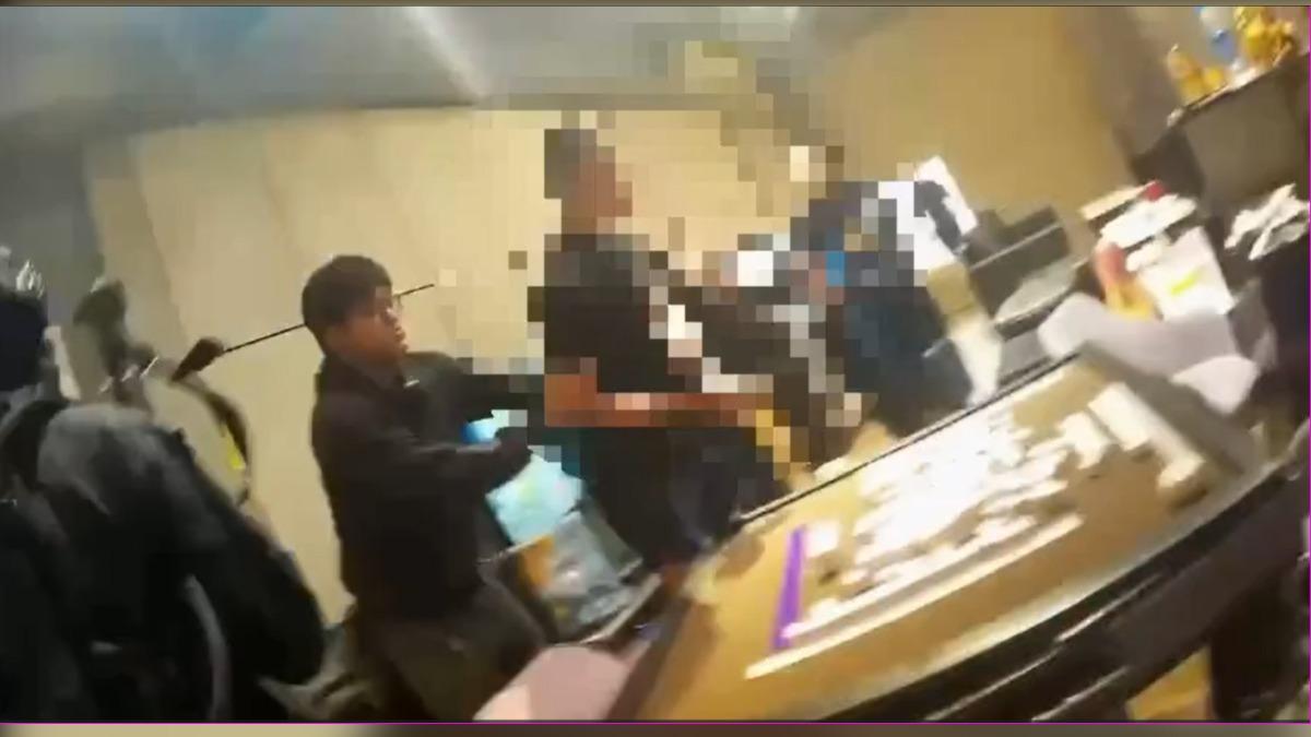 路邊車格藏槍毒!竹聯幫明仁會遭破門攻堅 3核心幹部全押了
