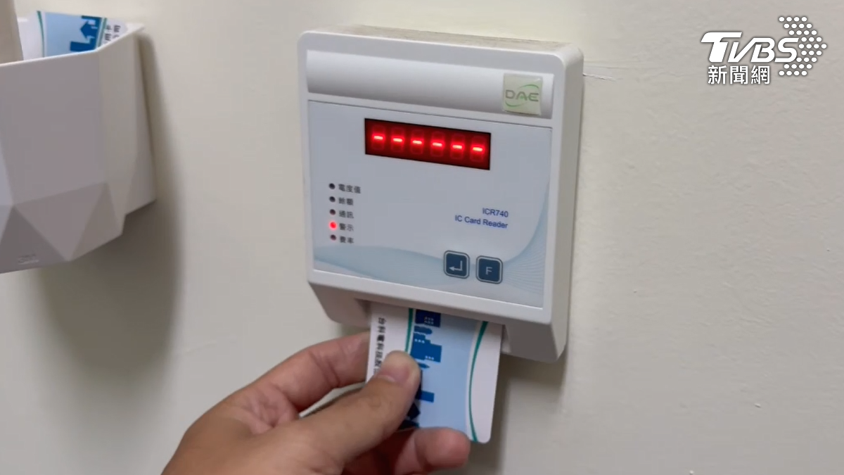 當大學生管?高溫都39度了 屏東消防員吹冷氣要「儲值插卡」