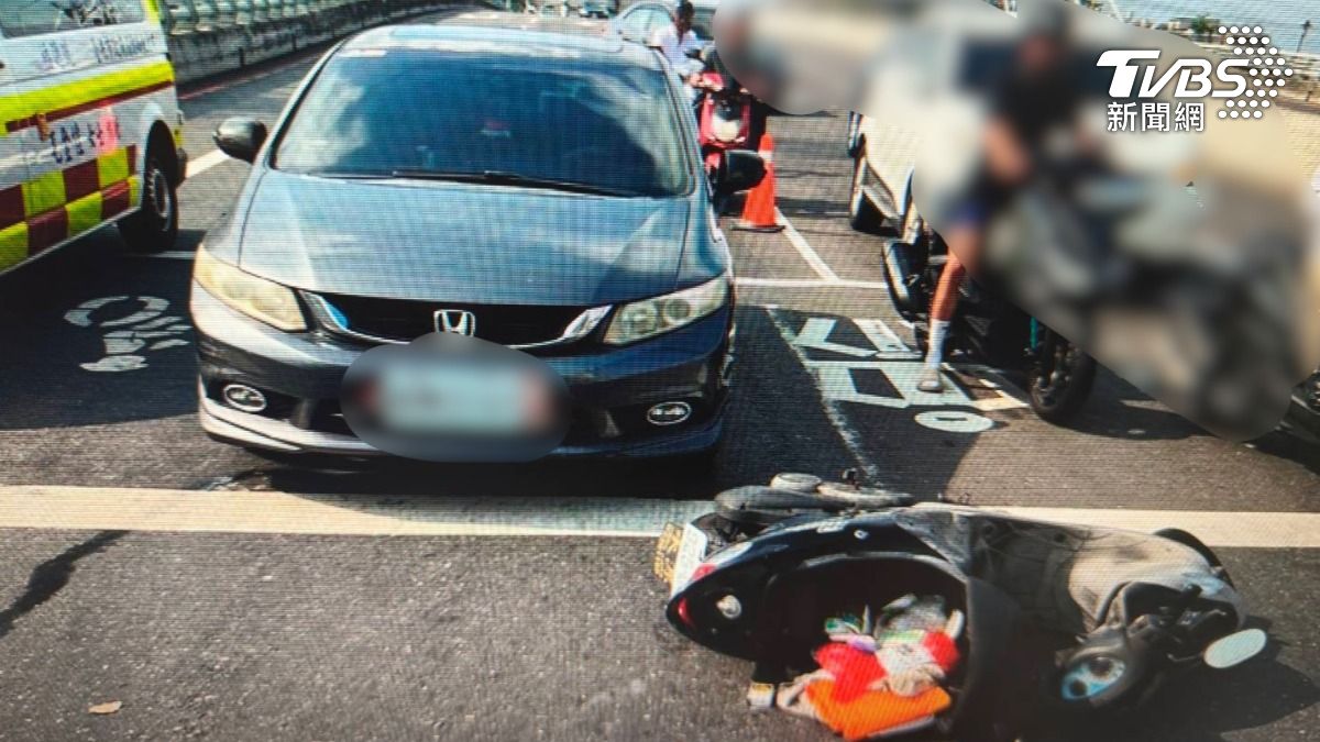 大清早喝斷片?酒駕男等紅燈突暴衝 2女騎士遭鏟飛掛彩