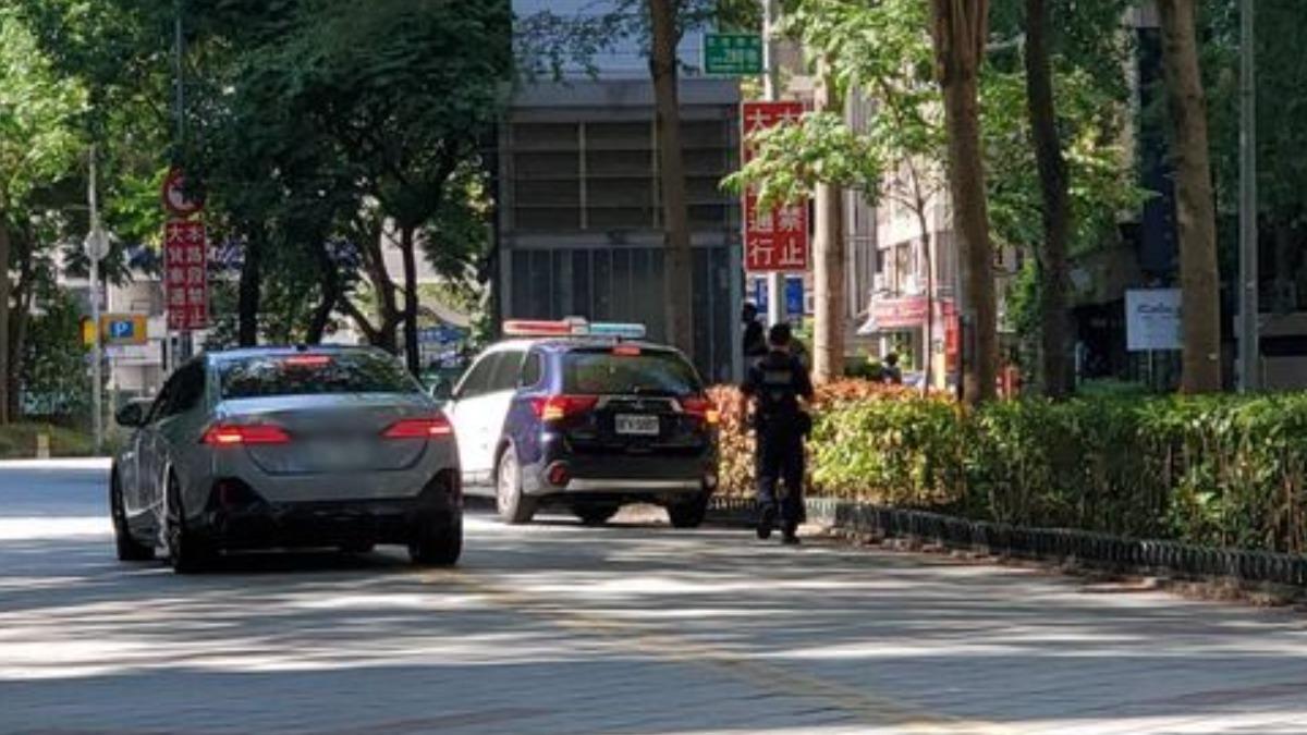 快訊/國父紀念館旁驚傳街頭砍人 男右手臂血流不止
