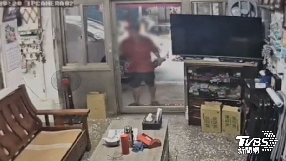三重怪男硬闖住宅討錢!被拒竟嗆屋主「乞丐」 多戶受害急報警