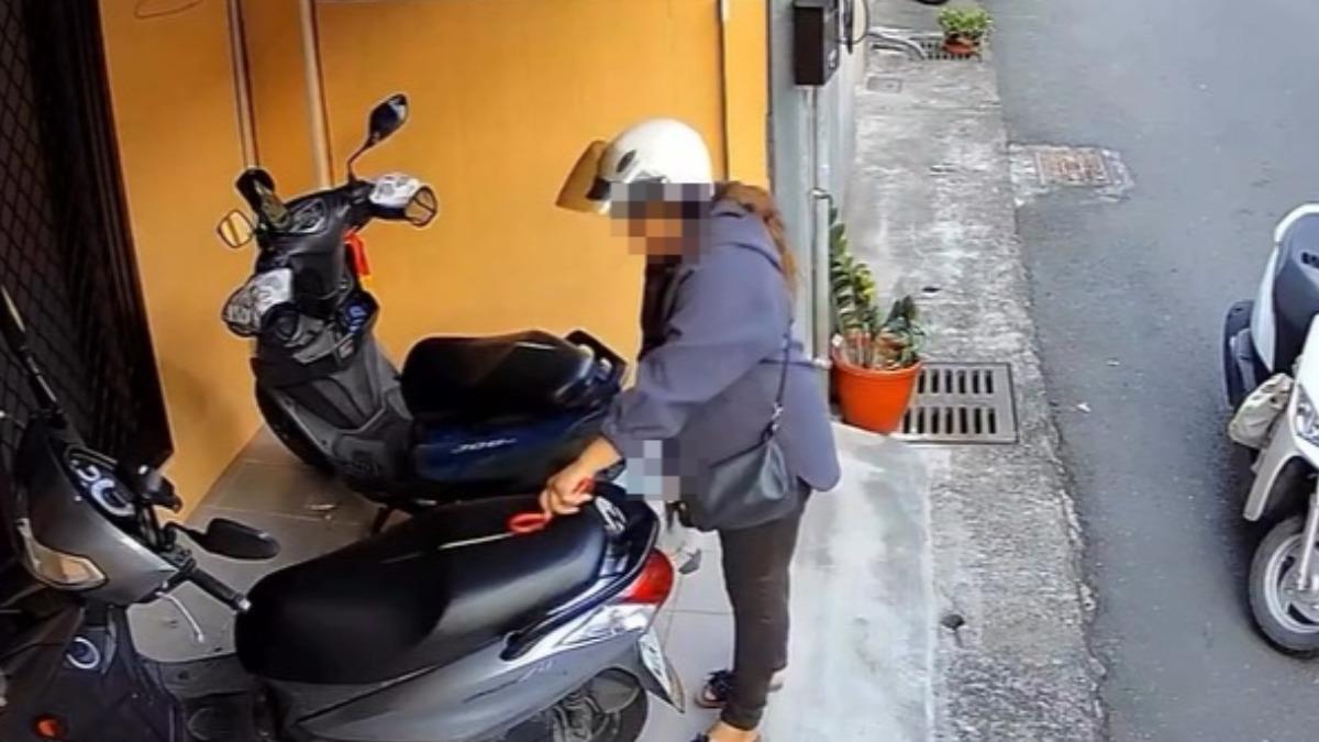 又是妳?住戶機車墊「3個月被割2次」 詭異女清晨落網