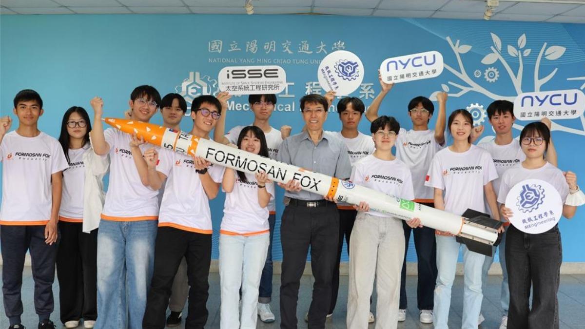帶著全台灣的祝福，Formosan Fox，準備起飛！（圖／陽明交大太空所提供）
