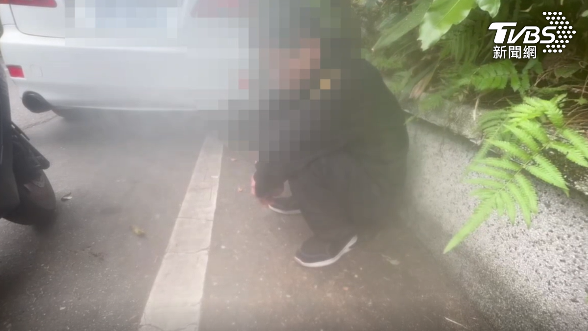 假警察碰上真警察!花蓮男偽造證件行騙 當街被逮搜出毒品