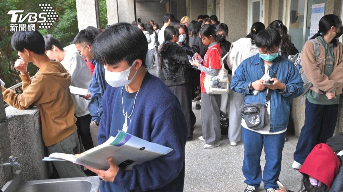 明天放榜!大學申請入學5.4萬名額 9點起可查榜