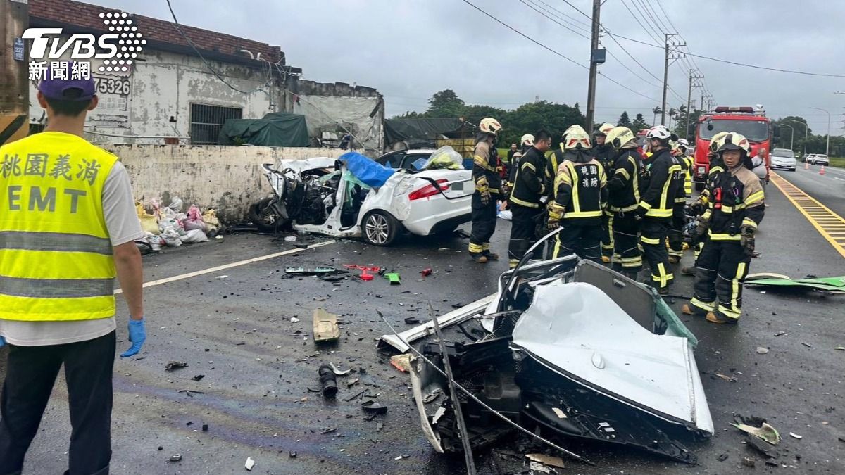 [新聞] 「她直直地衝向我…」桃園4死車禍　運將 - 八卦 - PTT.BEST 批踢踢爆文 2
