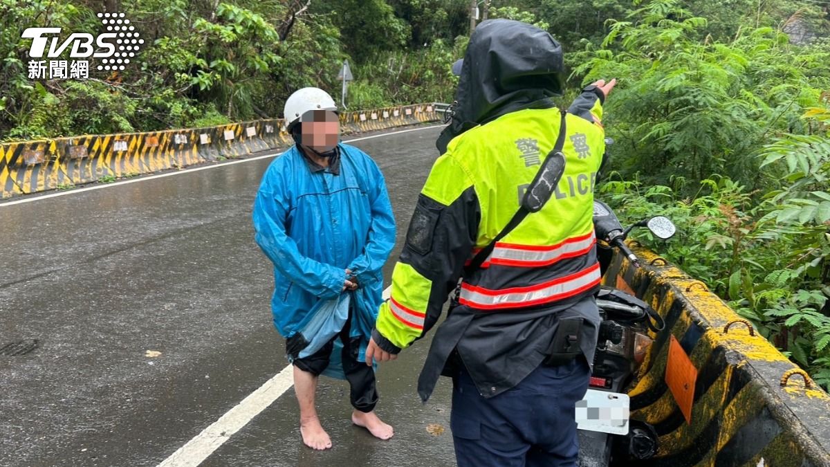 車壞沒訊號又困封閉路!高雄阿公暴雨深山「絕望整夜」獲救淚崩
