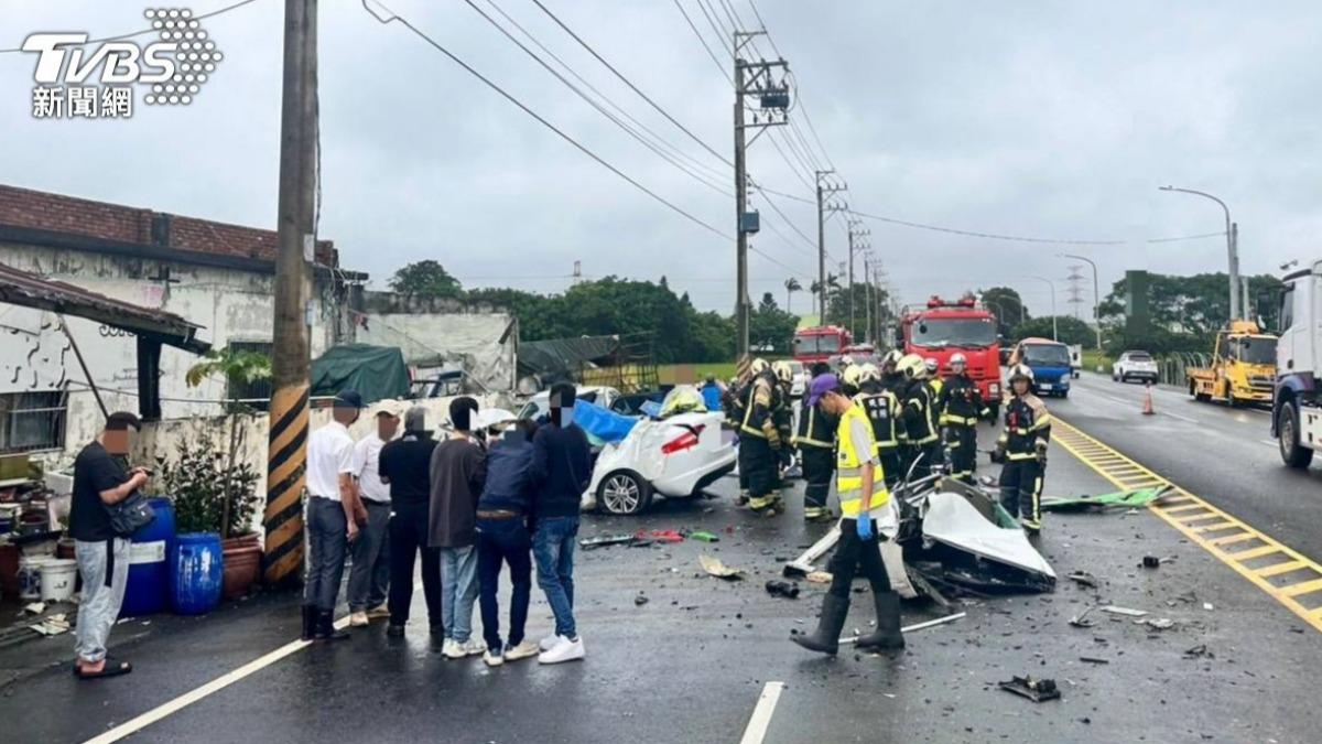 桃園新屋4死車禍!夫妻坐後座雙亡 2兒相驗認屍崩潰痛哭